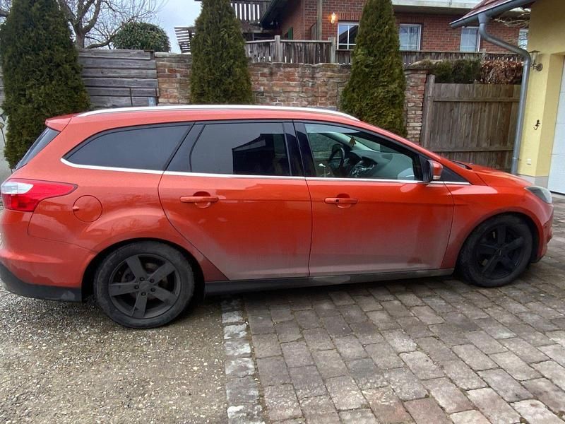 Gebraucht Ford Focus Titanium 150 PS (110 kW) 2012 Orange Kombi