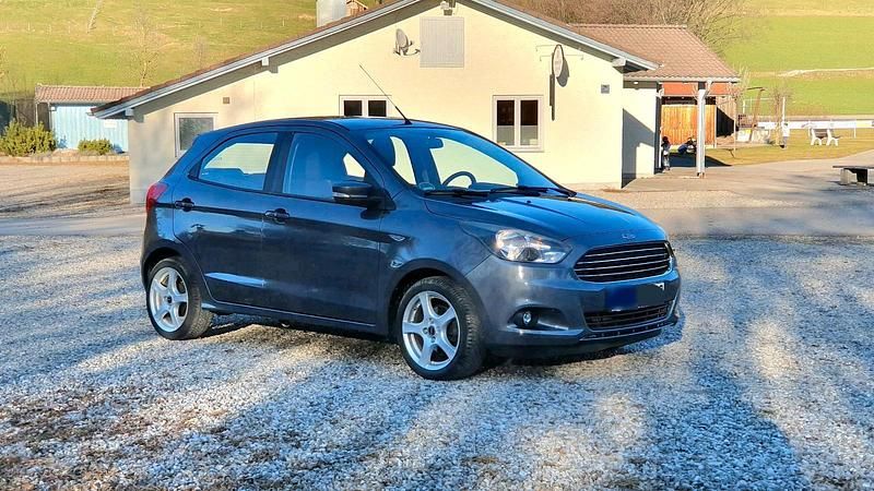 Gebraucht Ford Ka Plus 86 PS (63 kW) 2016 Grau Kleinwagen