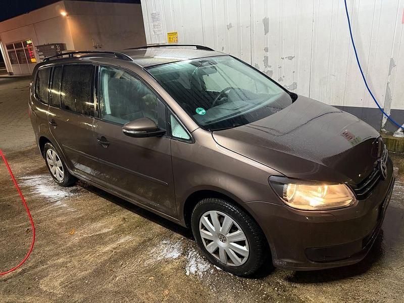 Braun Gebraucht 2013 VW Touran Cup Van / Kleinbus | 4.800 € (Guter Preis) - Bild 1/4