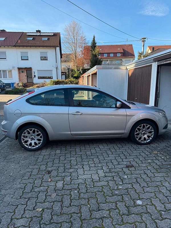 Silber Gebraucht 2007 Ford Focus Limousine | 4.850 € - Bild 1/4