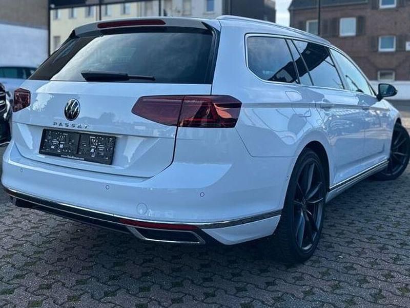 Gebraucht VW Passat R-line 150 PS (110 kW) 2024 Weiß Kombi