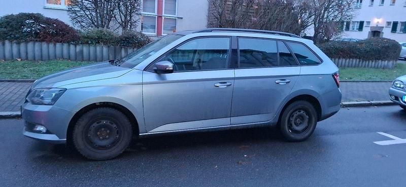 Grau Gebraucht 2018 Skoda Fabia Style Kombi | 9.999 € (Guter Preis) - Bild 1/4