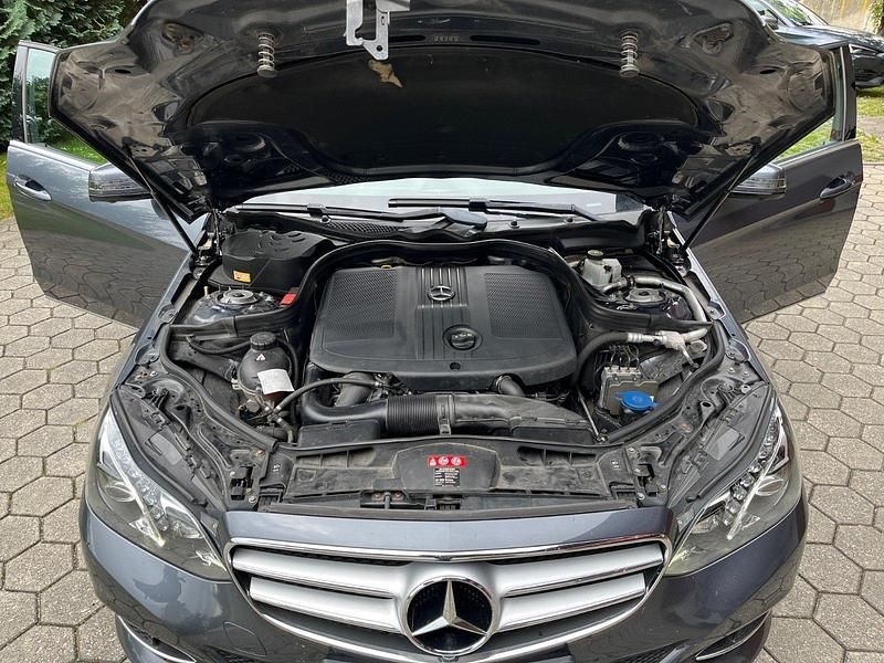 Gebraucht Mercedes E250 204 PS (150 kW) 2014 Grau Kombi