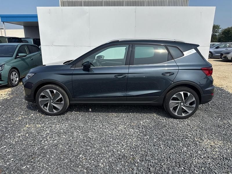 Neu Seat Arona FR 116 PS (85 kW) 2025 Magent grau dach schwarz s9e7 SUV