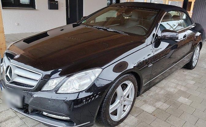 Gebraucht Mercedes E250 204 PS (150 kW) 2011 Schwarz Cabrio