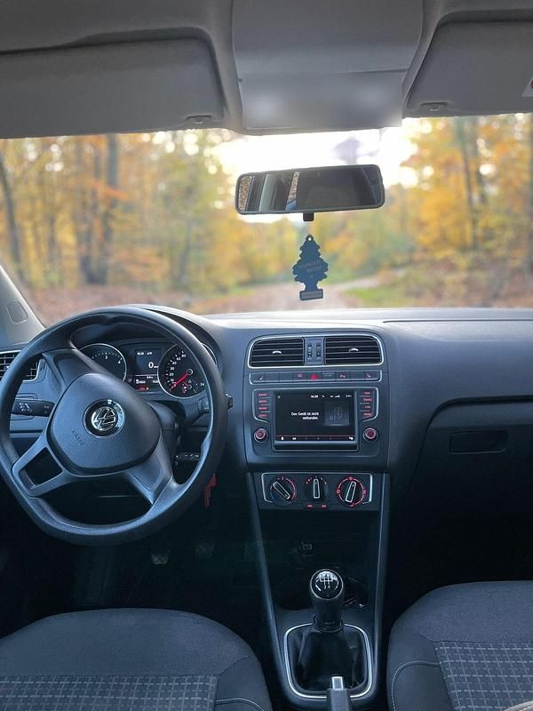 Gebraucht VW Polo 75 PS (55 kW) 2015 Schwarz Kleinwagen