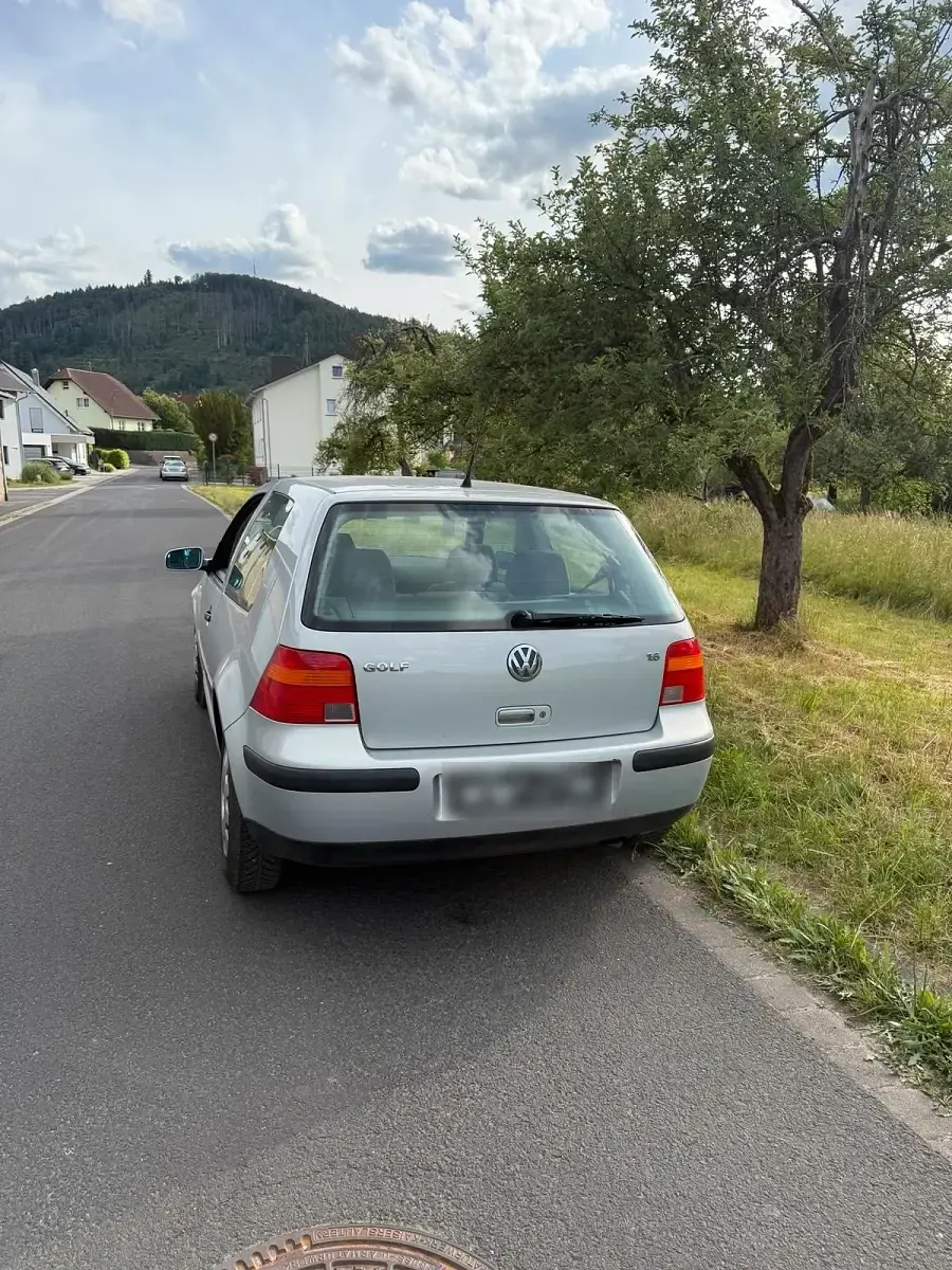 Gebraucht VW Golf IV 105 PS (77 kW) 2000 Silber Kleinwagen