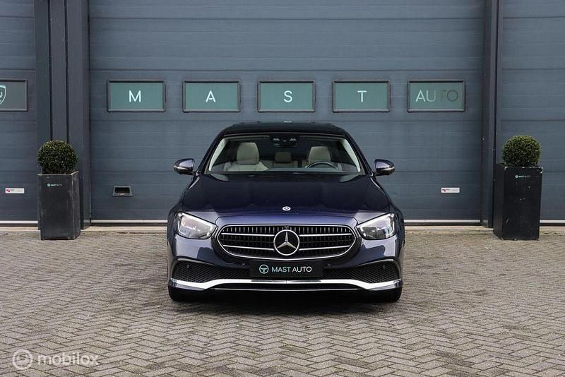 Gebraucht Mercedes E200 197 PS (144 kW) 2022 Blau Limousine