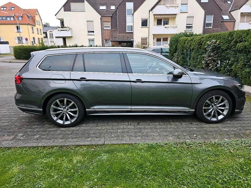 Gebraucht VW Passat R-line 180 PS (132 kW) 2017 Grau Kombi