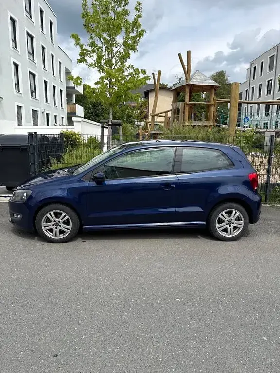 Gebraucht VW Polo 75 PS (55 kW) 2013 Blau Kleinwagen