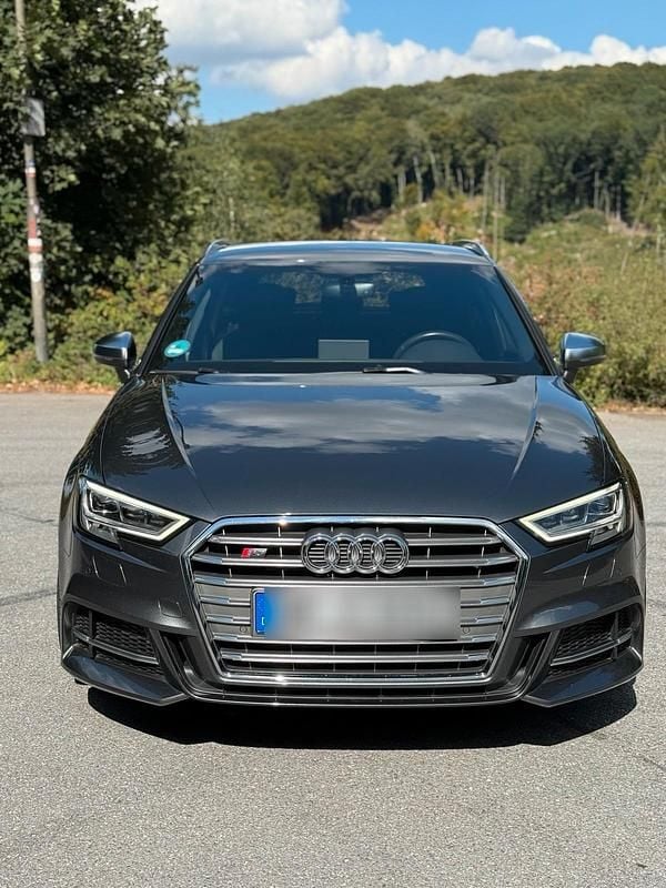 Grau Gebraucht 2019 Audi S3 Limousine | 29.999 € (Superpreis) - Bild 1/4