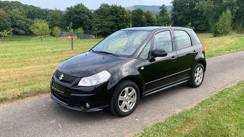 Schwarz Gebraucht 2010 Suzuki SX4 Comfort Limousine | 5.990 € (Fairer Preis) - Bild 1/4