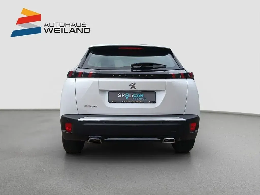 Gebraucht Peugeot 2008 Active 131 PS (96 kW) 2023 Perlmutt weiãÿ perleffekt SUV