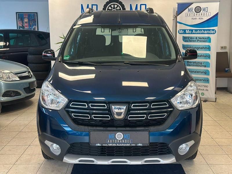Blau Gebraucht 2019 Dacia Dokker Stepway Van / Kleinbus | 10.999 € (Fairer Preis) - Bild 1/4