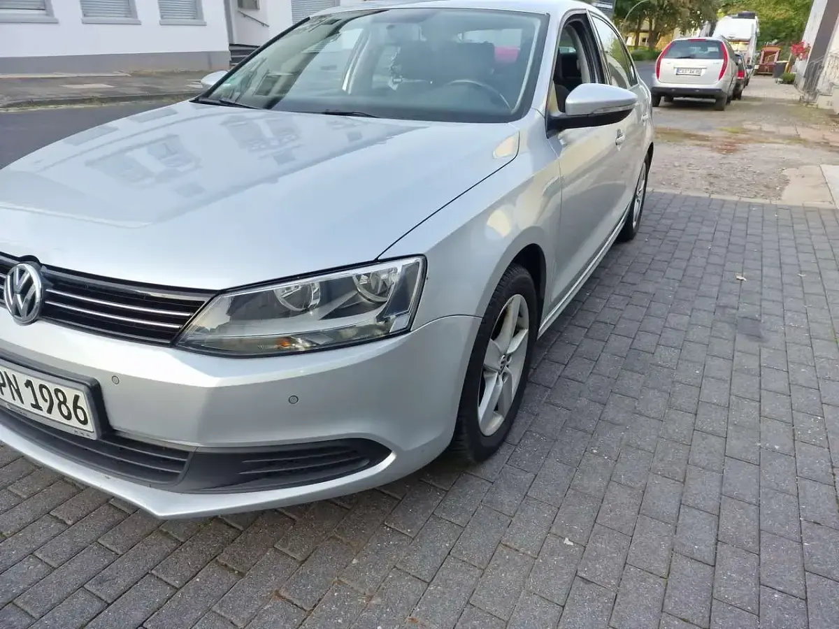 Gebraucht VW Jetta Comfortline 105 PS (77 kW) 2011 Silber Limousine
