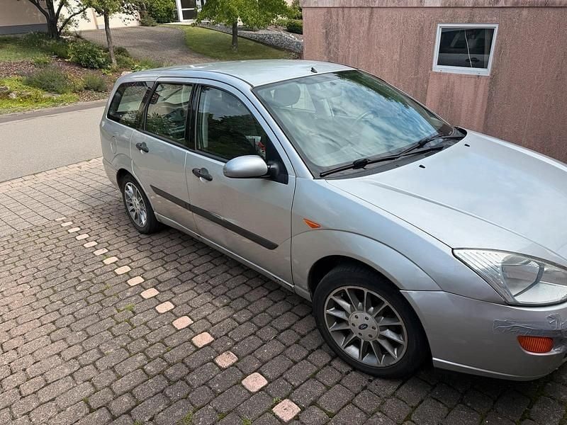 Silber Gebraucht 1999 Ford Focus Kombi | 600 € (Fairer Preis) - Bild 1/4