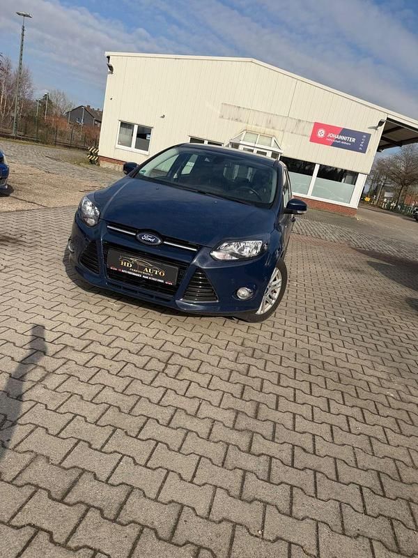 Gebraucht Ford Focus Titanium 101 PS (74 kW) 2014 Blau Limousine