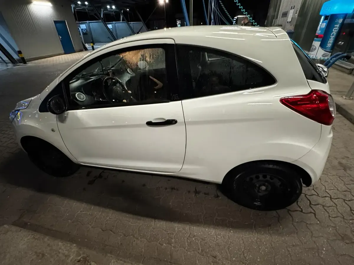 Gebraucht Ford Ka 69 PS (50 kW) 2016 Weiß Kleinwagen