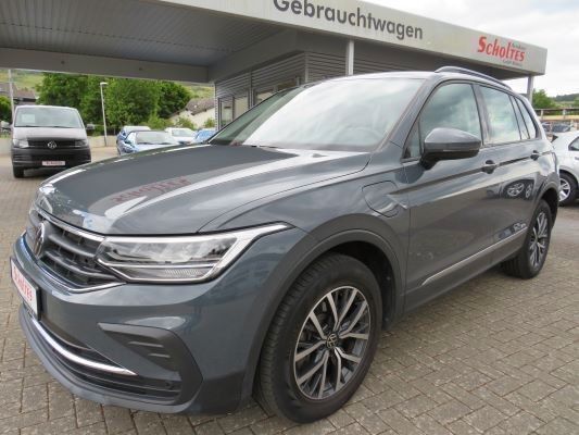 Delfingrau metallic Gebraucht 2023 VW Tiguan Life SUV | 33.880 € (Etwas zu teuer) - Bild 1/4