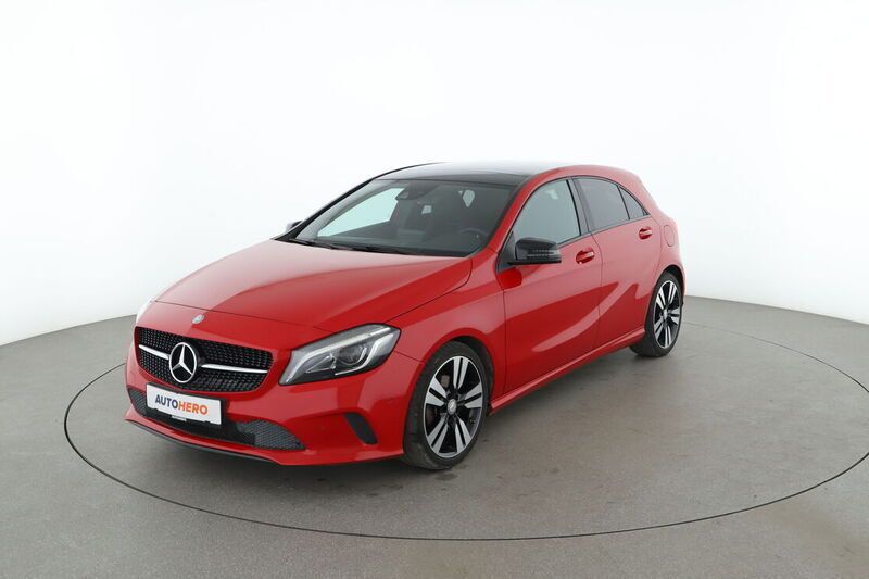 Rot Gebraucht 2017 Mercedes A180 Urban Limousine | 17.750 € (Fairer Preis) - Bild 1/4