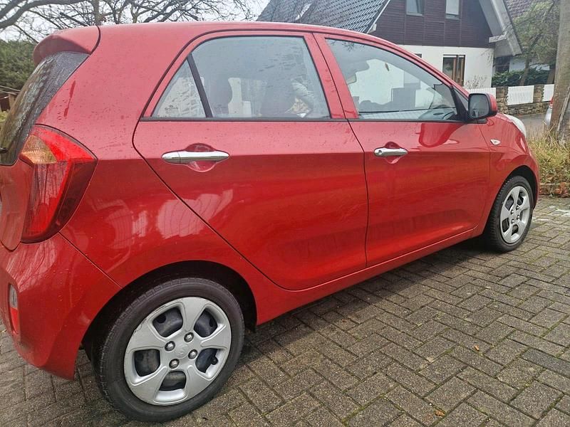Gebraucht Kia Picanto 69 PS (50 kW) 2011 Rot Kleinwagen