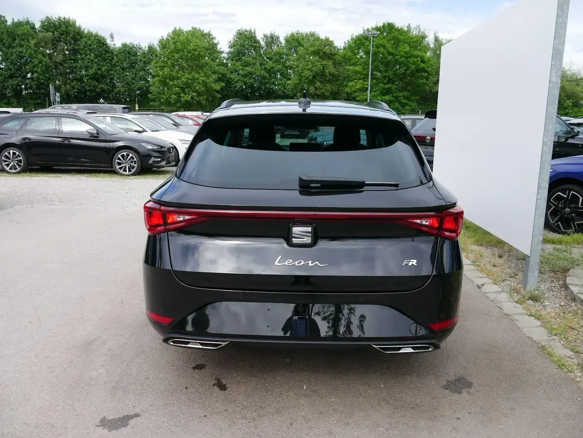 Neu Seat Leon FR 150 PS (110 kW) 2026 Midnight schwarz metallic Kombi