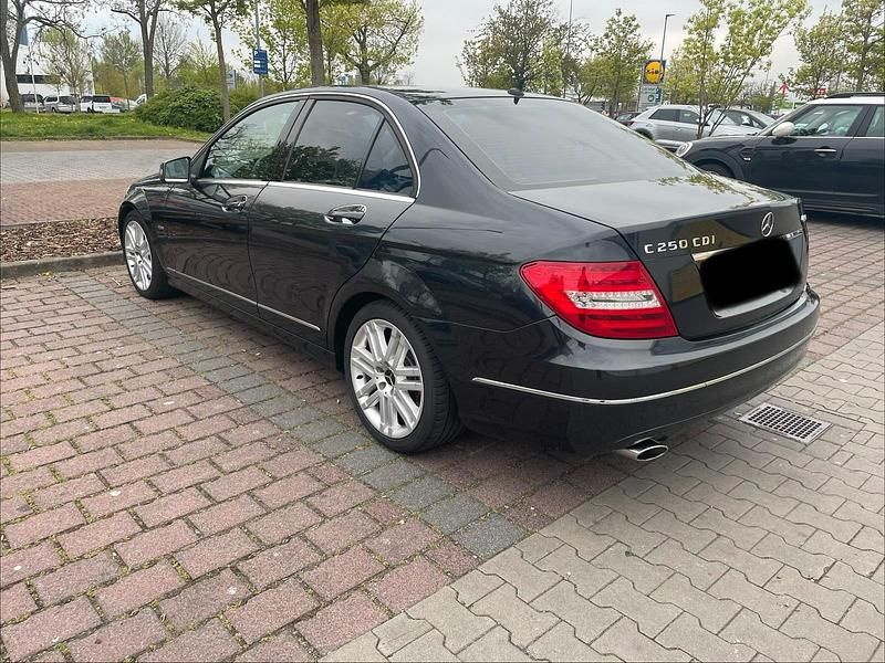 Gebraucht Mercedes C250 204 PS (150 kW) 2011 Schwarz Limousine