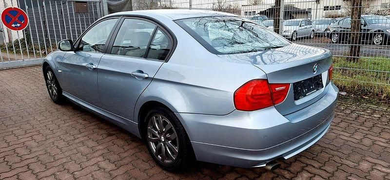 Gebraucht BMW 318 143 PS (105 kW) 2010 Grau Limousine