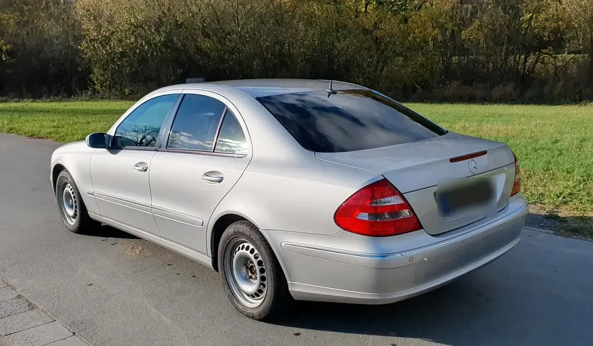 Gebraucht Mercedes E240 177 PS (130 kW) 2003 Silber Limousine