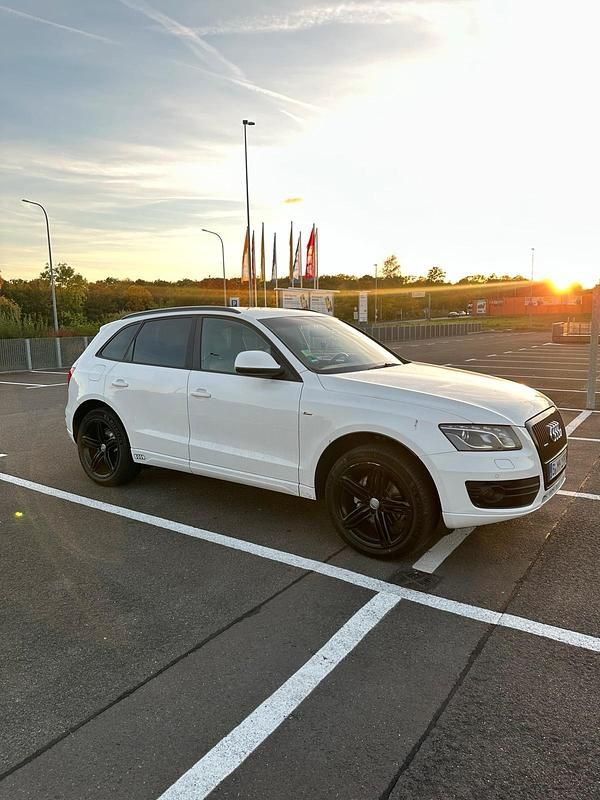 Weiß Gebraucht 2012 Audi Q5 Ambiente SUV | 16.500 € (Guter Preis) - Bild 1/4