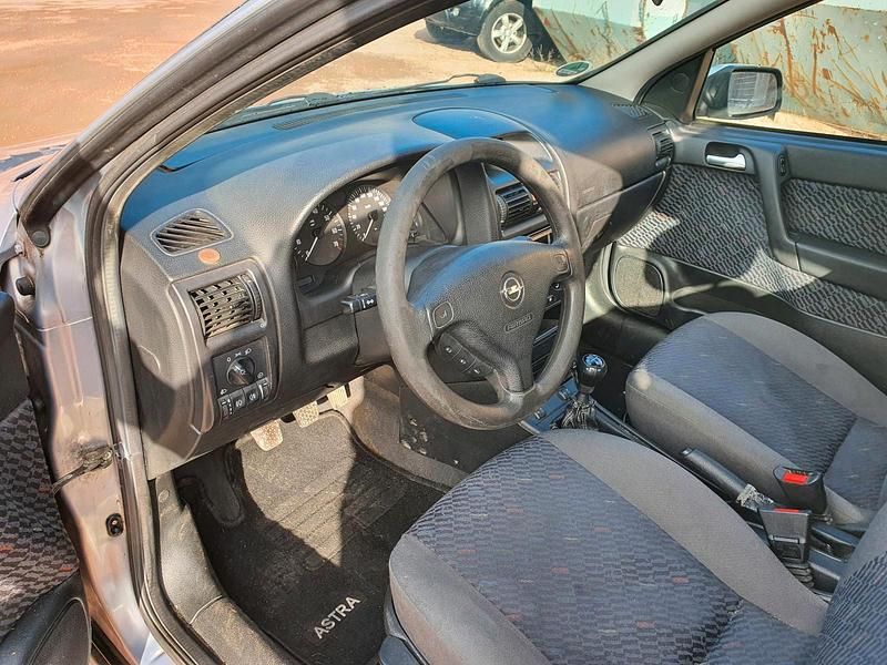 Gebraucht Opel Astra 101 PS (74 kW) 2003 Silber Limousine