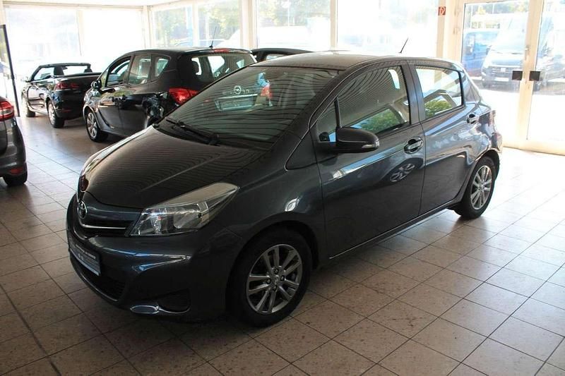 Gebraucht Toyota Yaris Edition 99 PS (72 kW) 2014 Grau Kleinwagen