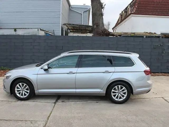 Gebraucht VW Passat Business 150 PS (110 kW) 2021 Pyritsilber metallic 7067 (metallic) Kombi