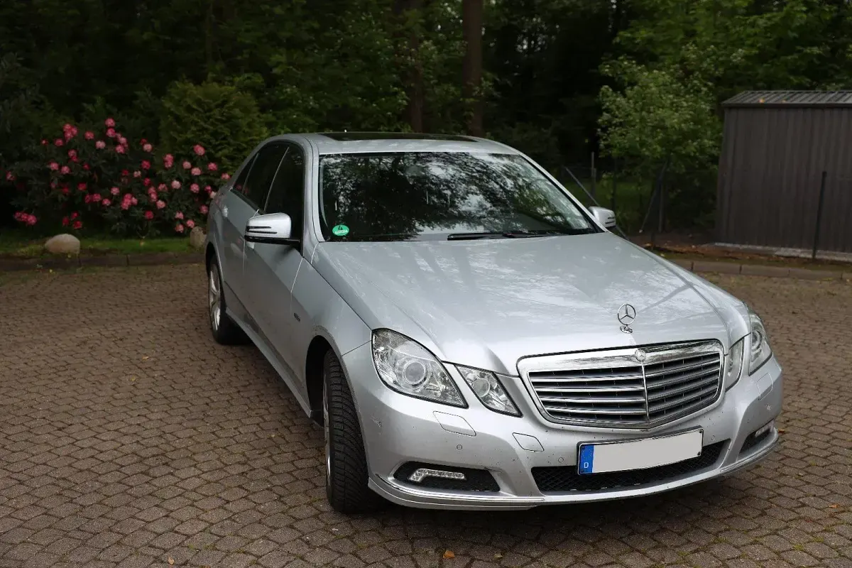Gebraucht Mercedes E350 Elegance 231 PS (169 kW) 2010 Silber Limousine