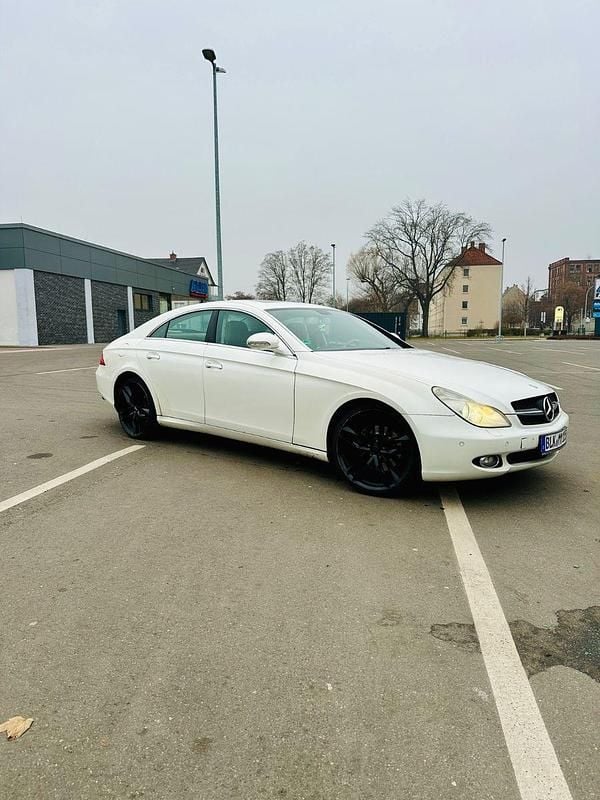 Weiß Gebraucht 2009 Mercedes CLS320 Coupé | 6.300 € (Guter Preis) - Bild 1/4