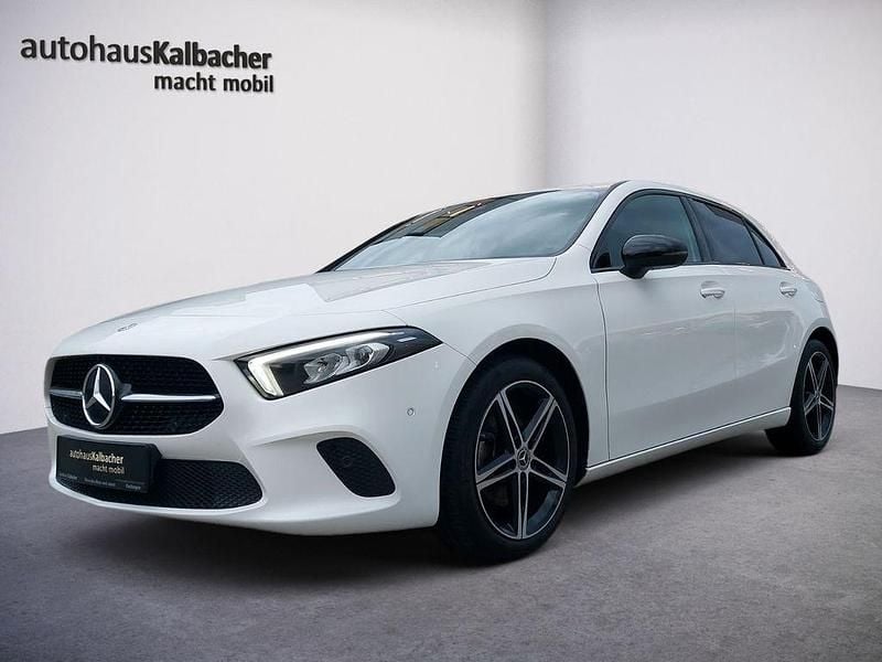 Gebraucht Mercedes A200 Night 150 PS (110 kW) 2022 Weiß Limousine