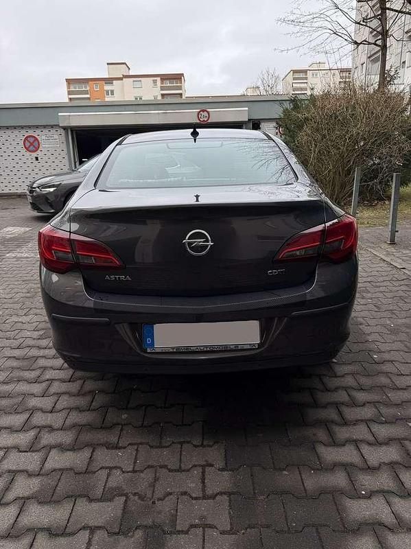 Gebraucht Opel Astra Innovation 131 PS (96 kW) 2013 Grau Limousine