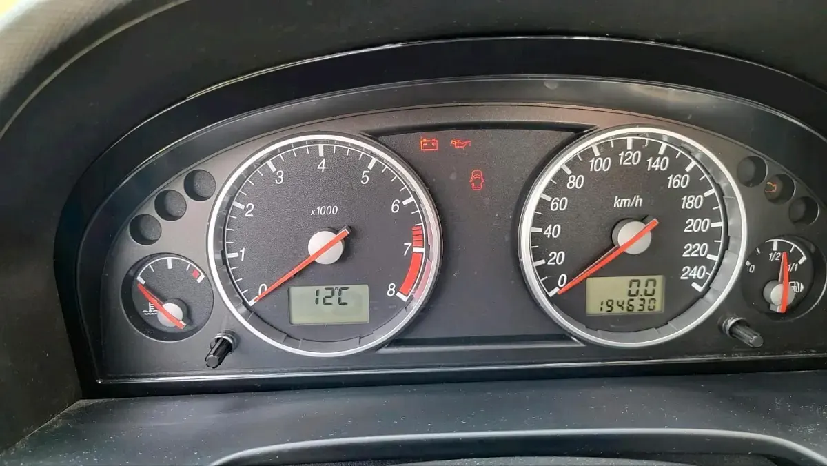 Gebraucht Ford Mondeo 125 PS (91 kW) 2002 Silber Coupé