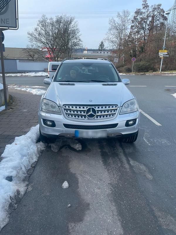 Gebraucht Mercedes ML320 224 PS (164 kW) 2006 Silber SUV