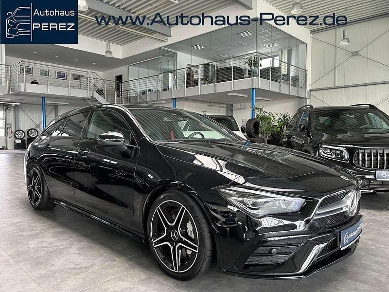 Kosmosschwarz metallic Gebraucht 2022 Mercedes CLA35 AMG AMG Kombi | 42.879 € (Fairer Preis) - Bild 1/4