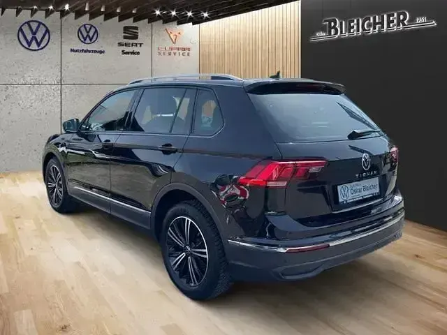 Gebraucht VW Tiguan Active 150 PS (110 kW) 2023 Schwarz SUV