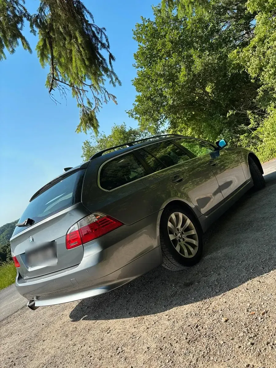 Gebraucht BMW 520 177 PS (130 kW) 2008 Grau Kombi