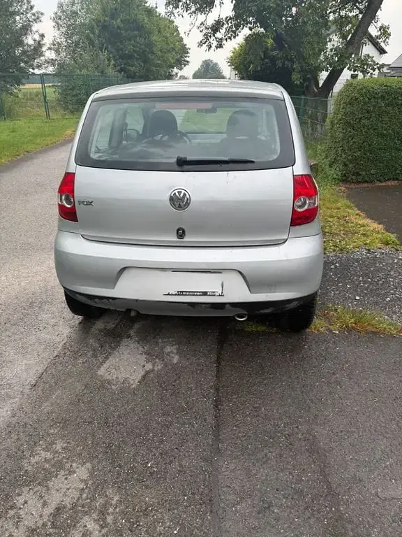 Gebraucht VW Fox 54 PS (39 kW) 2006 Silber Kleinwagen