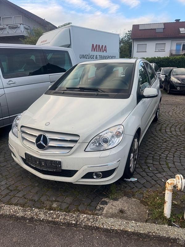 Weiß Gebraucht 2010 Mercedes B200 Van / Kleinbus | 2.999 € (Guter Preis) - Bild 1/4