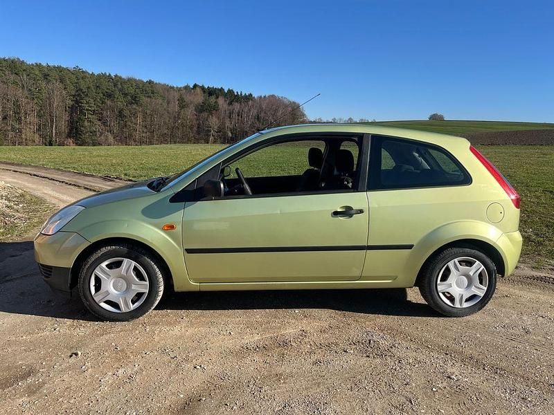 Gebraucht Ford Fiesta 101 PS (74 kW) 2005 Gelb Kleinwagen