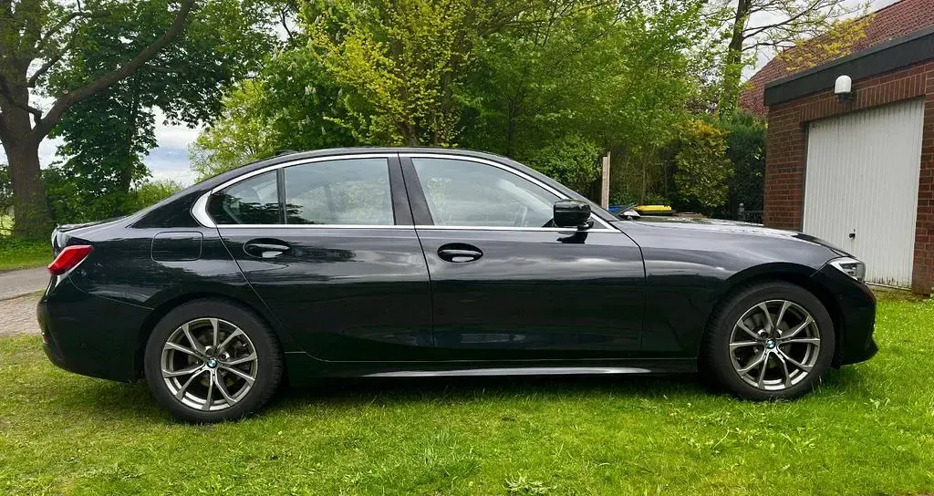 Gebraucht BMW 320 Sport Line 190 PS (139 kW) 2020 Schwarz Limousine