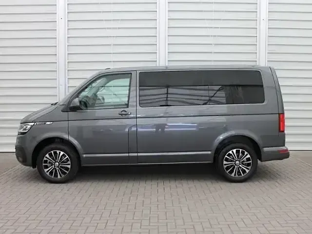 Gebraucht VW Caravelle Comfortline 150 PS (110 kW) 2024 Grau Van