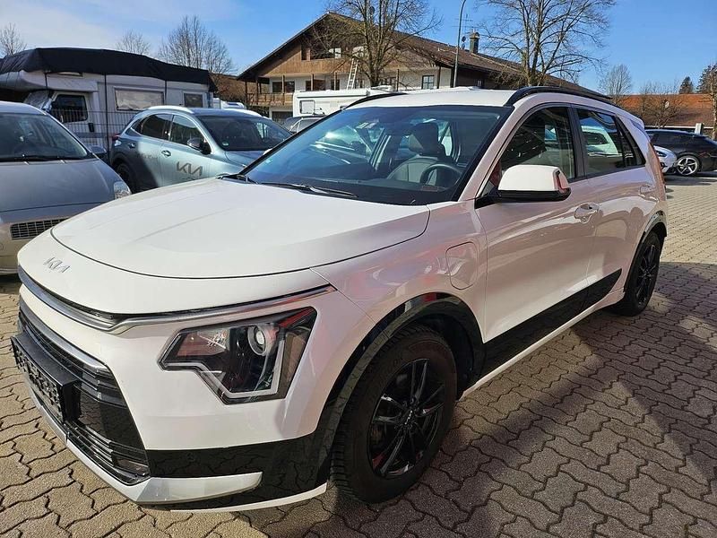 (ud) schneeweiss Gebraucht 2022 Kia Niro Vision SUV | 27.990 € (Teuer) - Bild 1/4