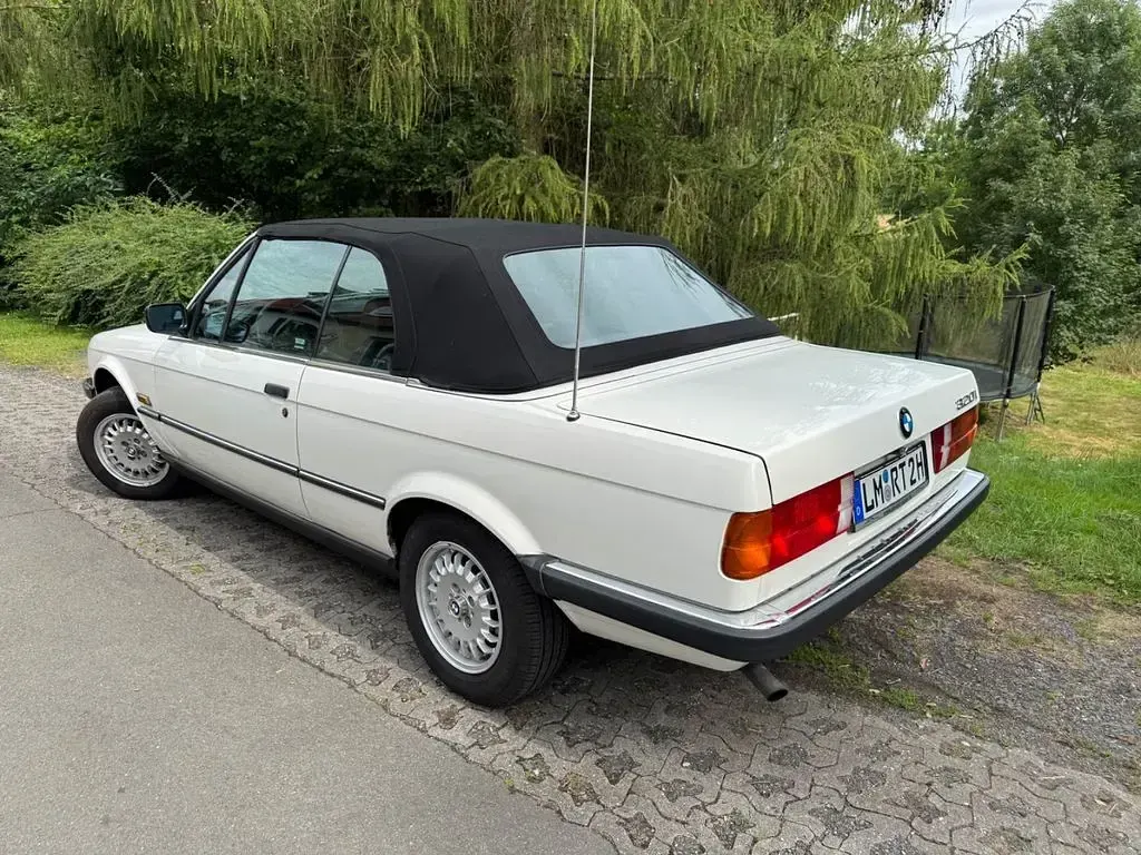 Gebraucht BMW 320 Sport Line 133 PS (97 kW) 1986 Weiß Cabrio