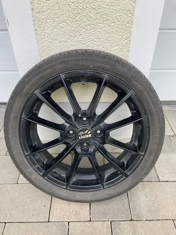 Käytetty Ligier JS50 2023 Punainen Viistoperä
